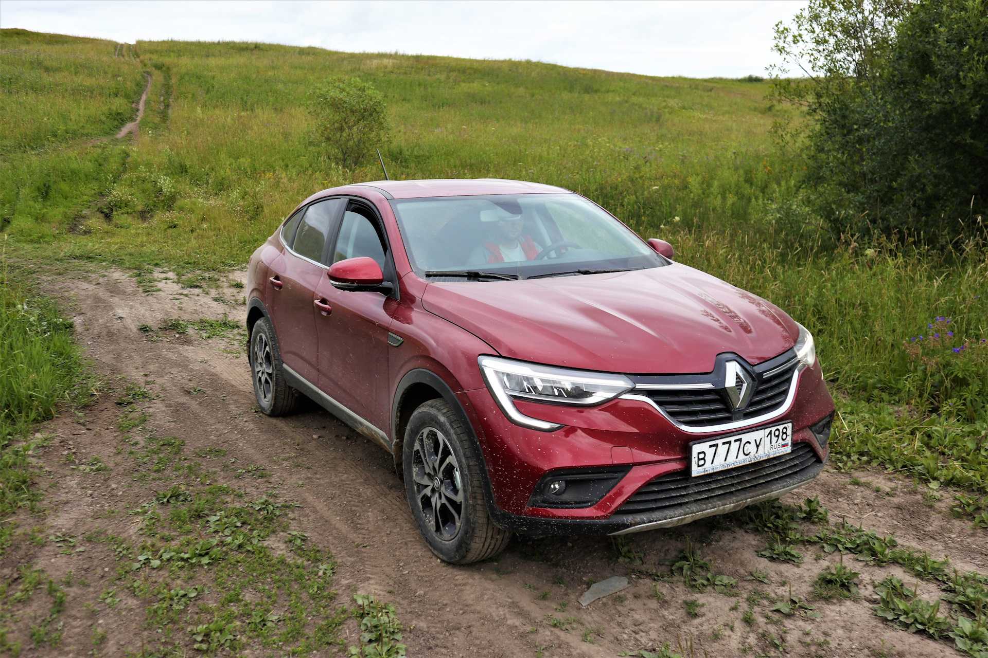 Renault arkana: обзор комплектаций для россии