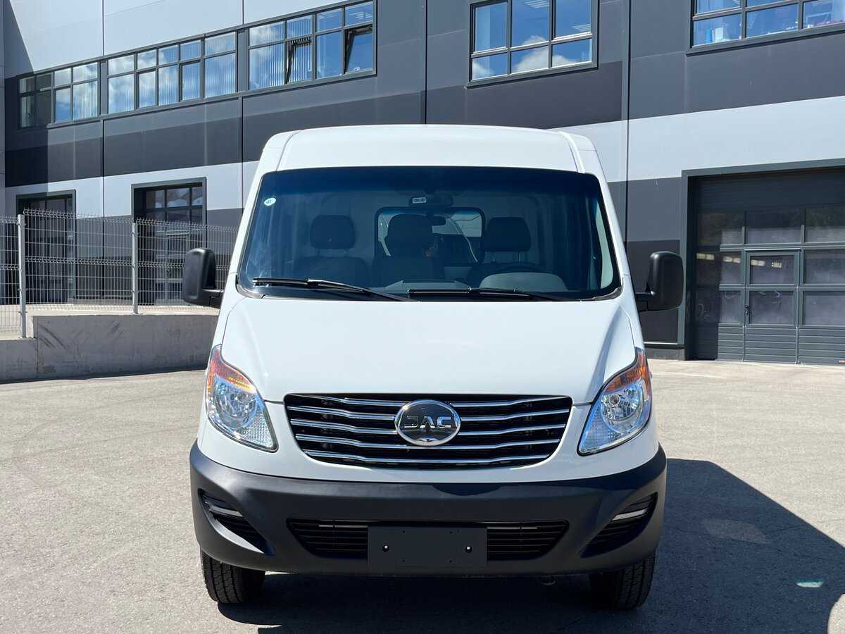 Китайская компания JAC готовится расширить свое присутствие на российском автомобильном рынке, о чем свидетельствует появление на стендах выставки коммерческой техники CTT Expo - фургона Jac Sunray 2022 модельного года