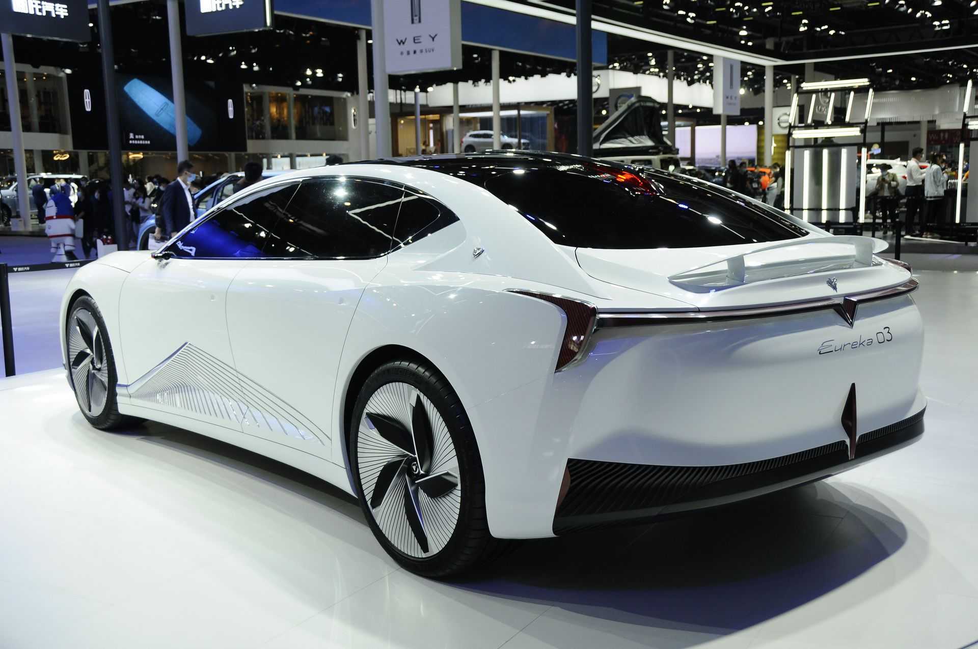 Под шумок и «глюки»: hyundai подготовила к продажам в рф электромобиль ioniq5 4х4