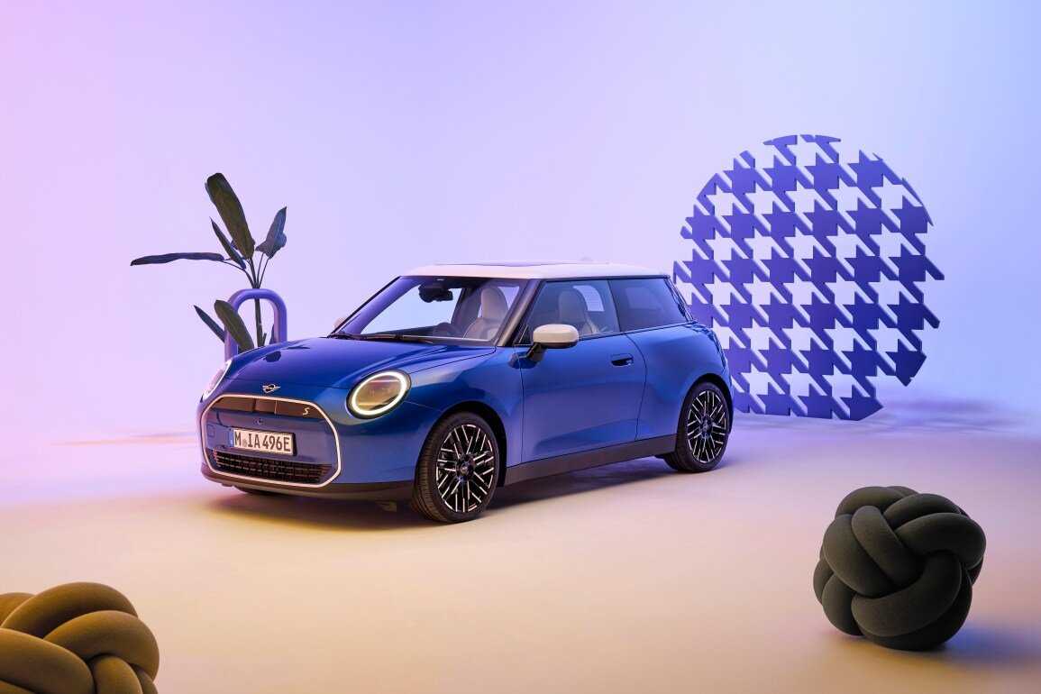 The electric 2023 mini cooper se resolute edition in detail