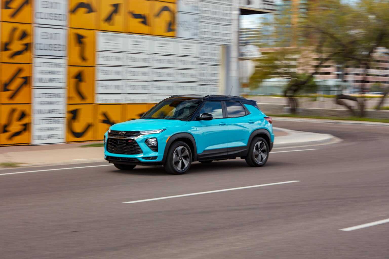 Chevrolet TrailBlazer 2020 модельного года, комплектации и цены новой модели, фото, технические характеристики, когда выйдет в России и видео тест-драйв