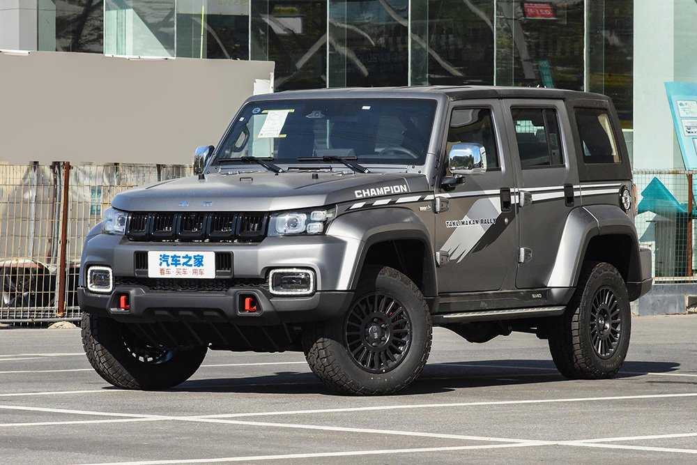 В конце года в России начнутся продажи рамного внедорожника BAIC BJ40 Plus в Китае Beijing BJ40 Plus, а сейчас производитель опубликовал комплектации и цены