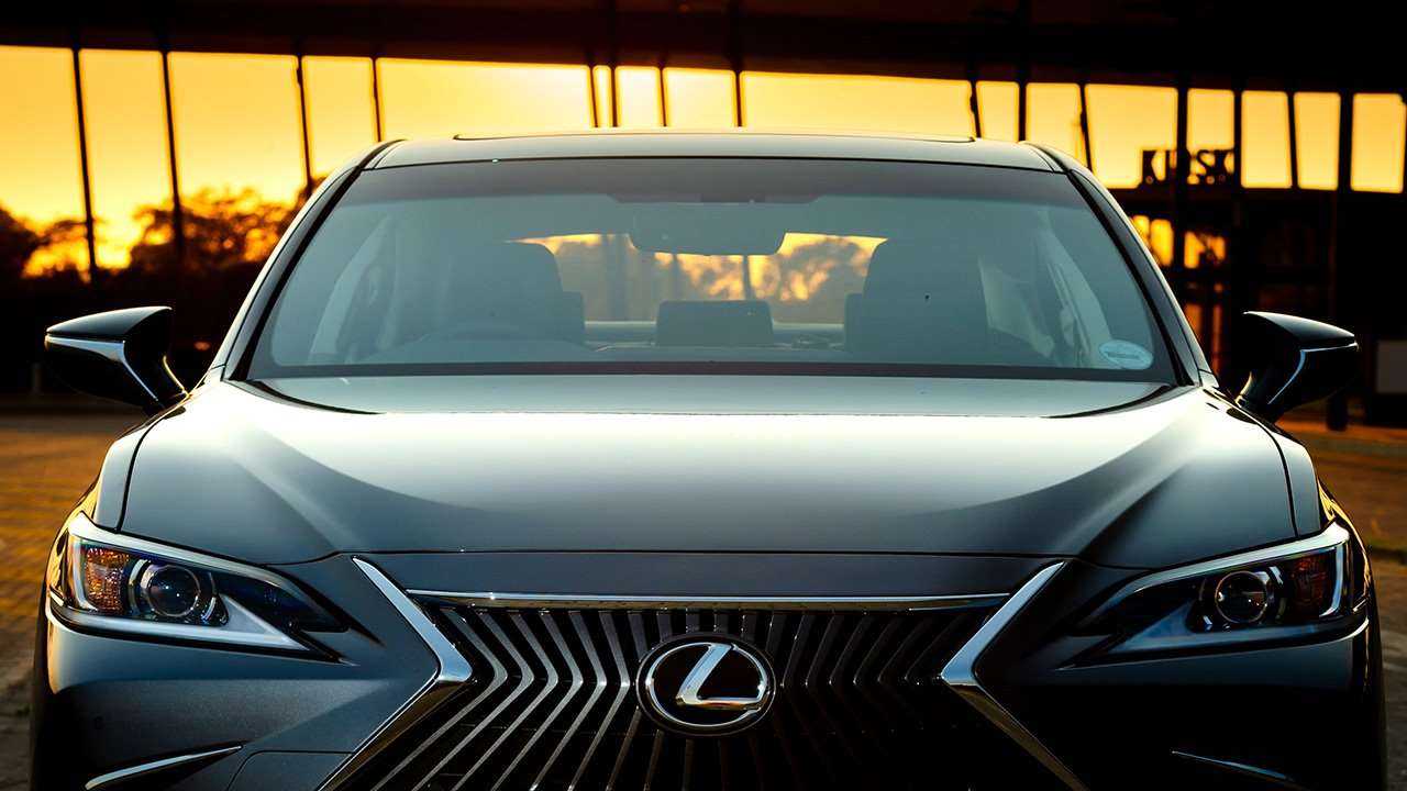 Lexus es 2022 демонстрирует обновленный экстерьер и новый сенсорный экран
