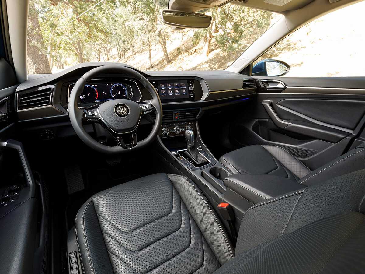 Volkswagen jetta 2021 – высокотехнологичный городской седан от 1,5 млн рублей с богатым оснащением