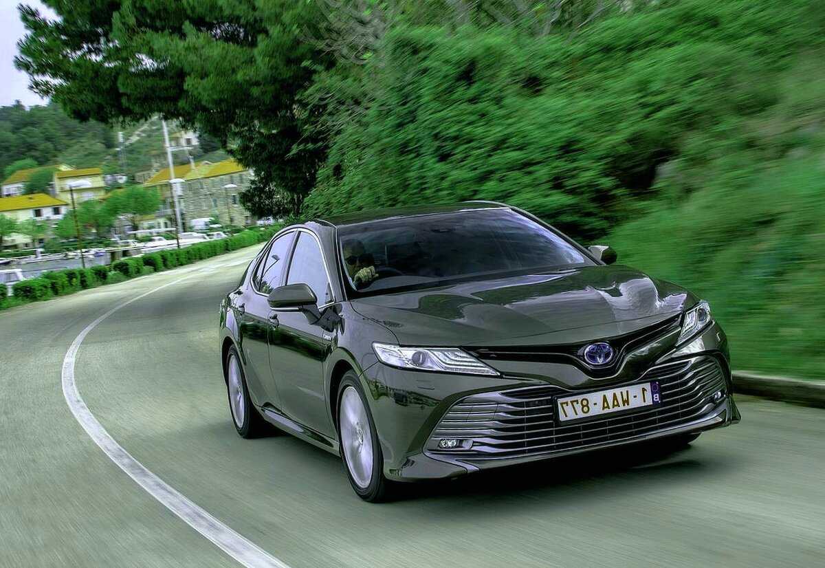 Toyota camry gr sport 2021 года (2.5 л и 3.5 л): “спортивная” версия для россии