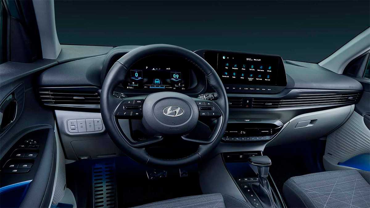Кросс-хэтч Hyundai Bayon – одна из новых моделей корейского автопроизводителя Машина появилась в 2021 году и проектировалась специально под нужды европейского рынка с расчетом, чтобы занять бюджетный сегмент