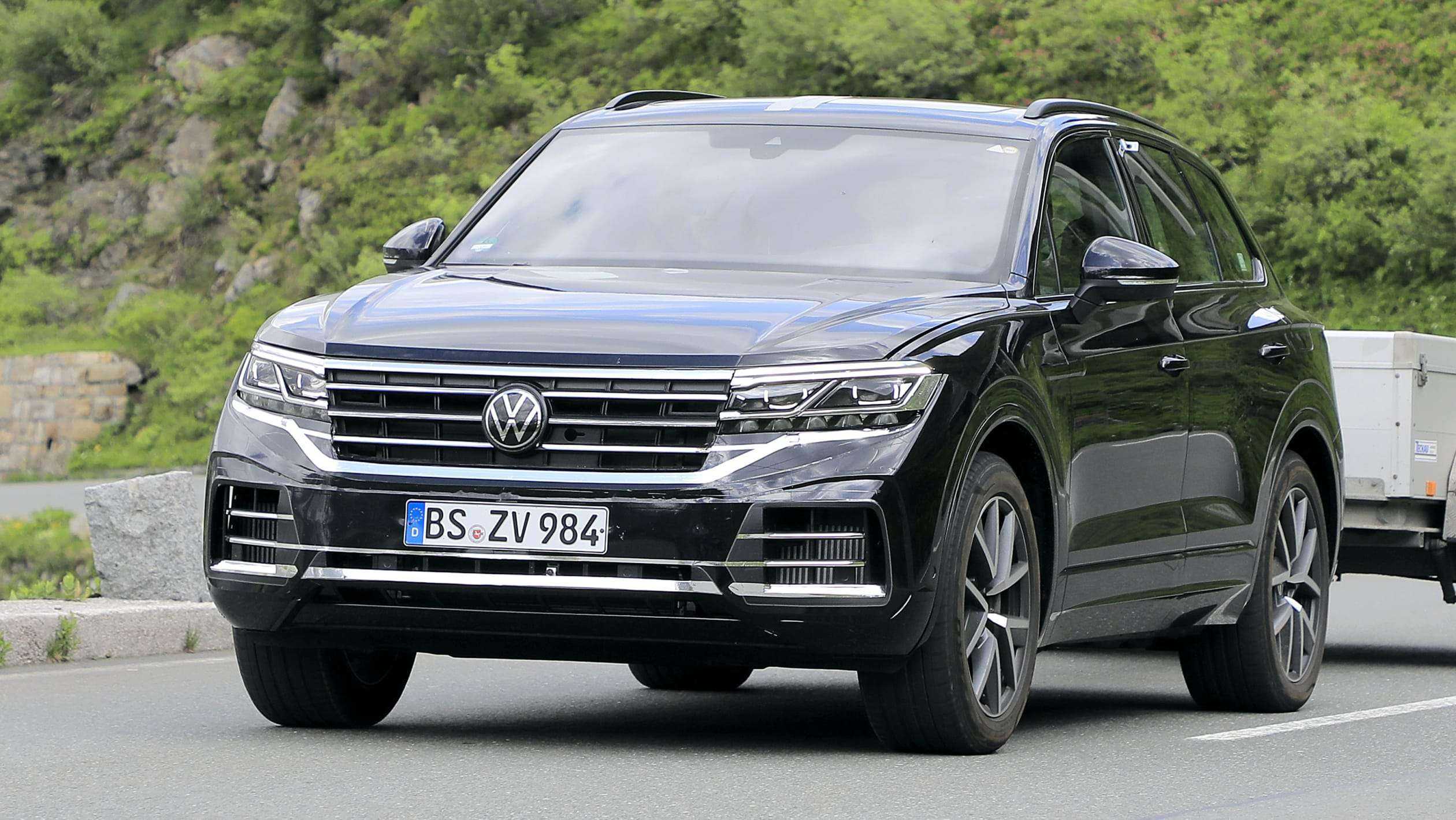 Volkswagen Touareg третьего поколения дебютировал пять лет назад, а сейчас, в 2023 году производитель представил рестайлинг
