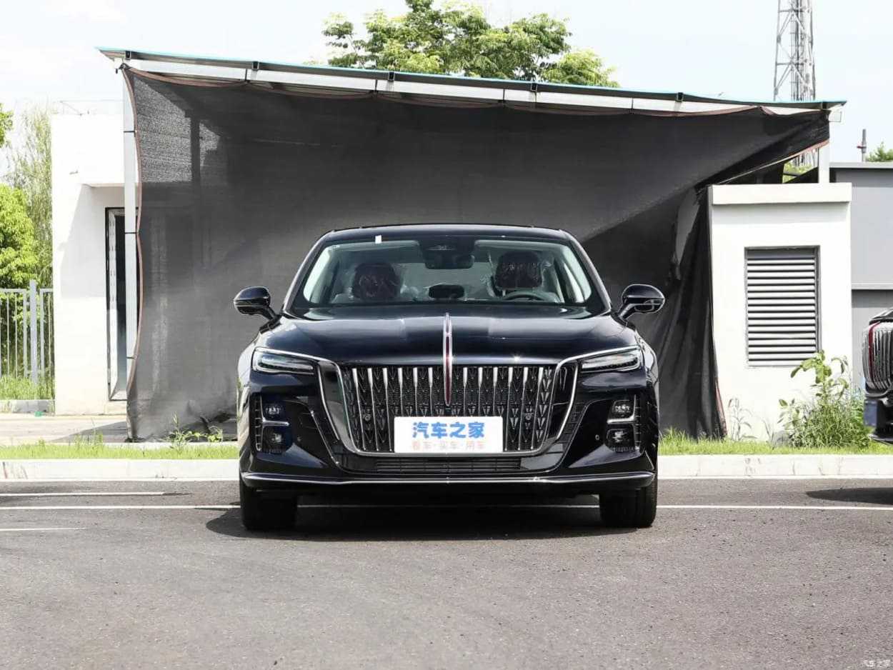 Импортозамещение по-китайски: hongqi привезла в россию конкурента toyota camry и mercedes e-class