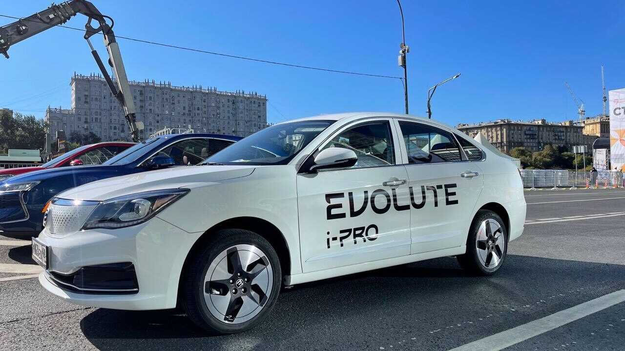 Под шумок и «глюки»: hyundai подготовила к продажам в рф электромобиль ioniq5 4х4