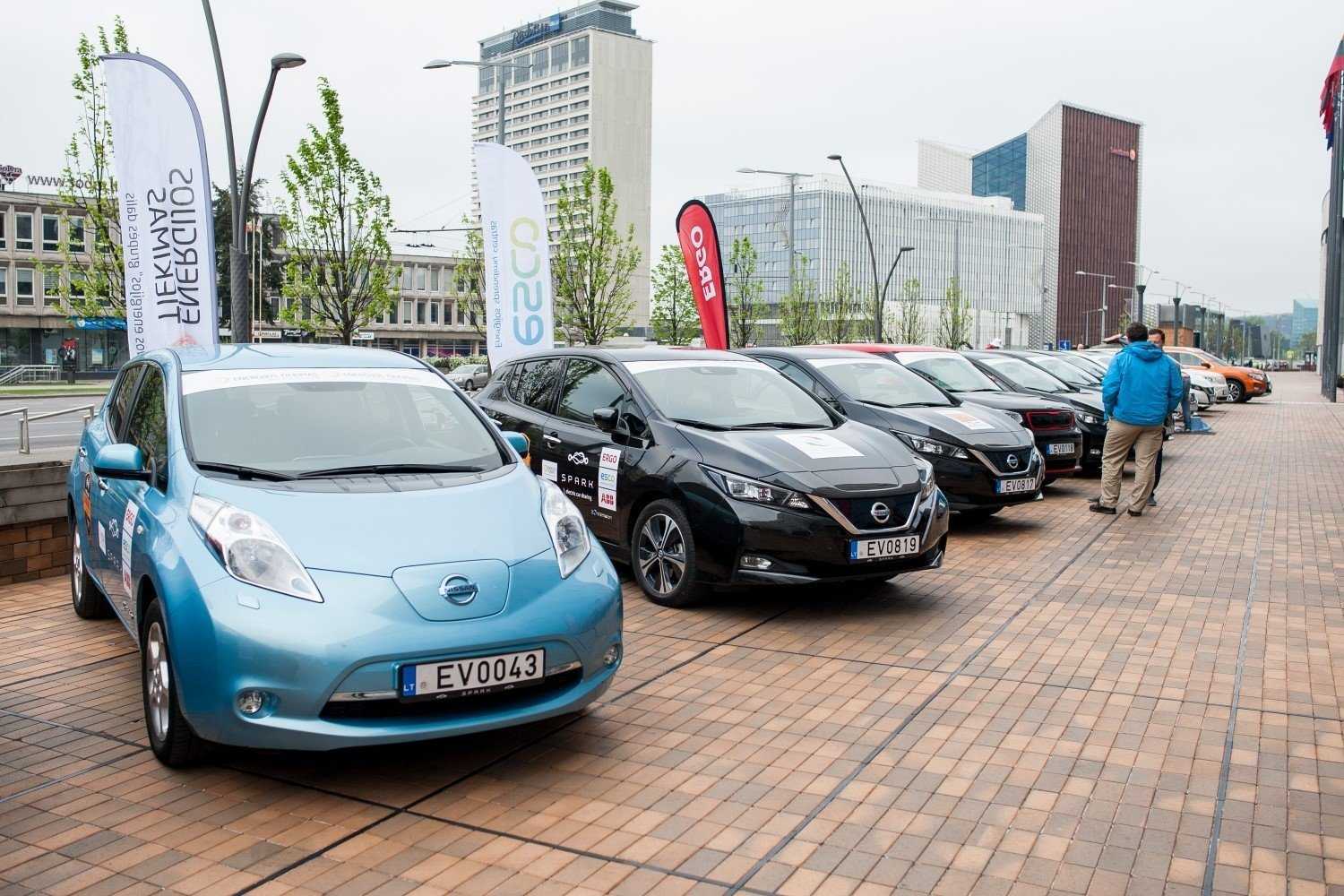 Под шумок и «глюки»: hyundai подготовила к продажам в рф электромобиль ioniq5 4х4