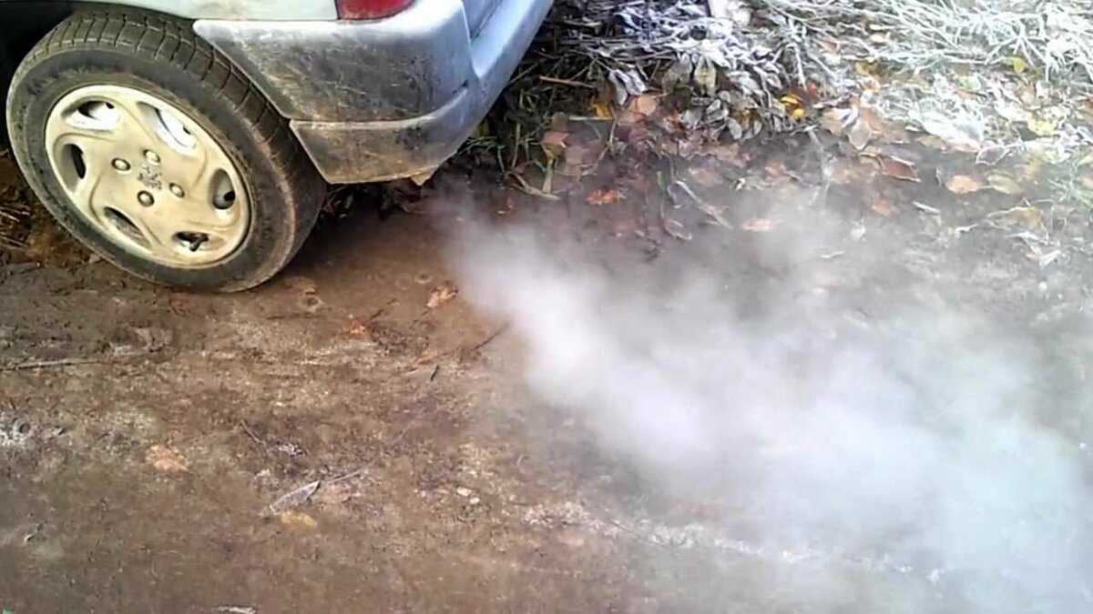 Почему дымит автомобиль марки ваз?