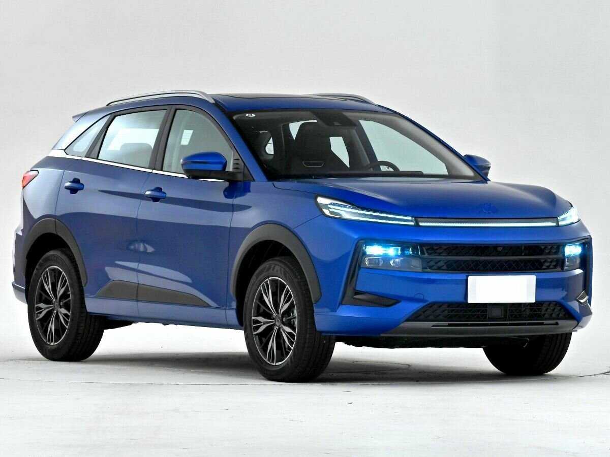 Как и JAC Sehol X6, модель Jac S6 2022 можно назвать типичным представителем класса недорогих компактных кроссоверов, которым преимущественно достается безальтернативный передний привод