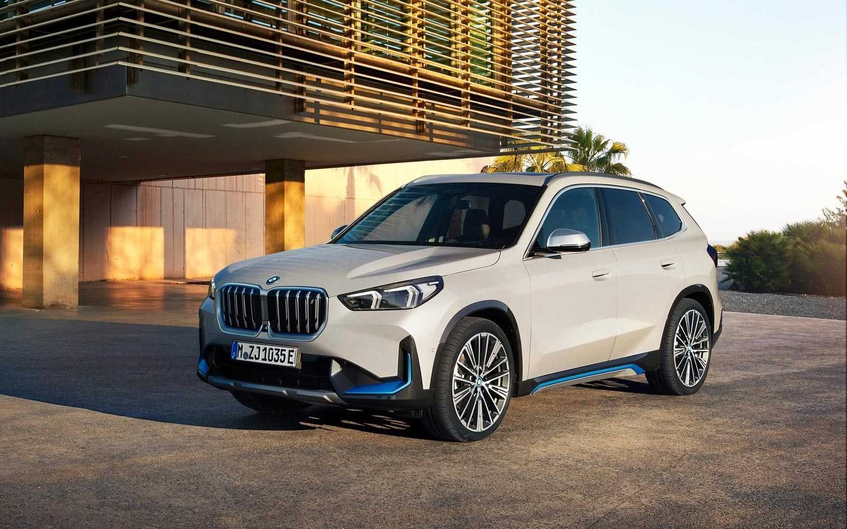 Компания BMW уже давно всем показала, кто главный на рынке премиальных кроссоверов С недавнего времени мюнхенцы со своим X1 F48 занимают еще и нишу