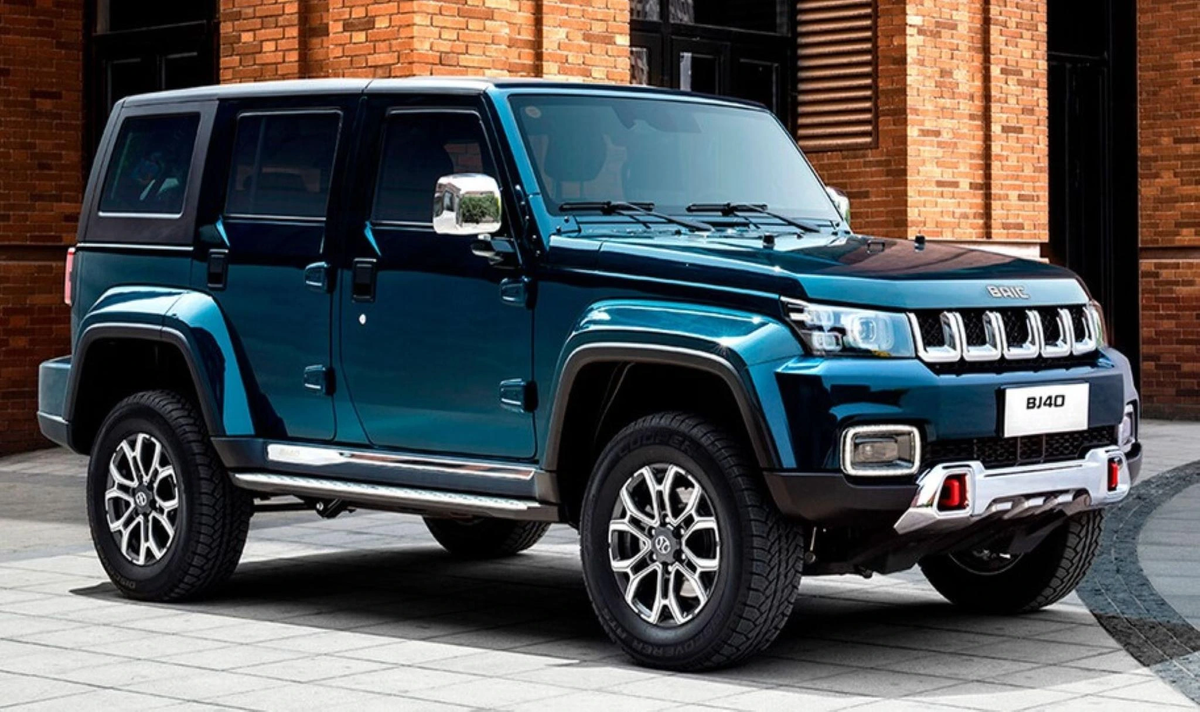 В конце года в России начнутся продажи рамного внедорожника BAIC BJ40 Plus в Китае Beijing BJ40 Plus, а сейчас производитель опубликовал комплектации и цены