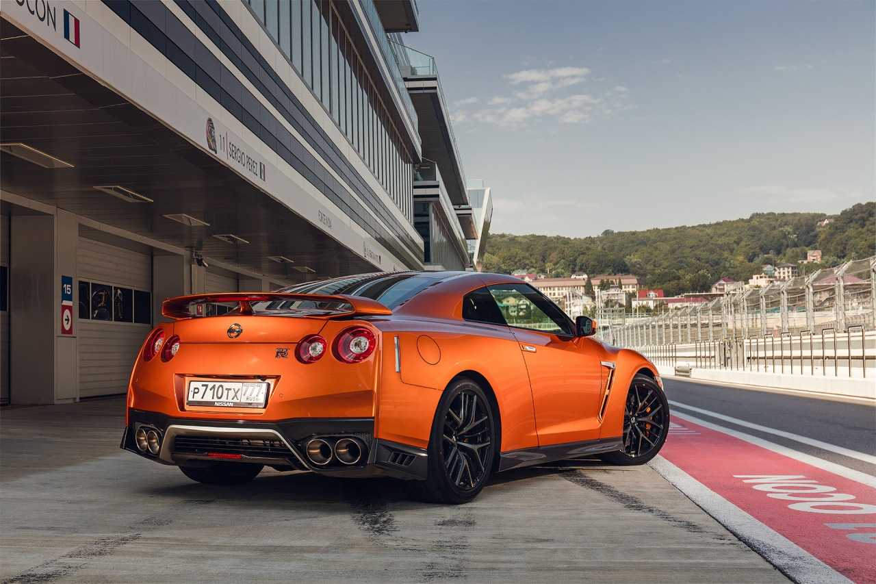 В наши дни Nissan GT-R R35 является одним из самых быстрых автомобилей, о котором мечтают многие любители скорости Модель обладает богатой историей, в