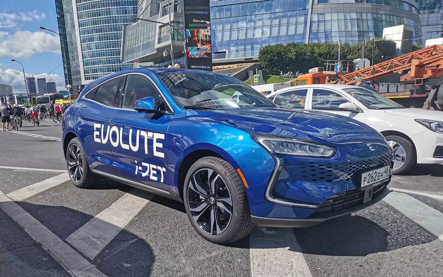 Под шумок и «глюки»: hyundai подготовила к продажам в рф электромобиль ioniq5 4х4