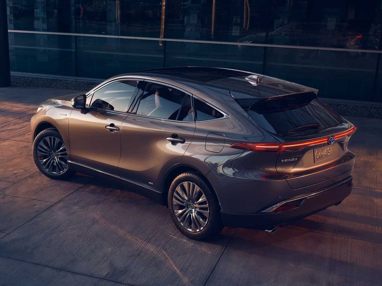 Toyota venza 2020: семейный универсал с кроссоверными ходовыми характеристиками - мужская территория