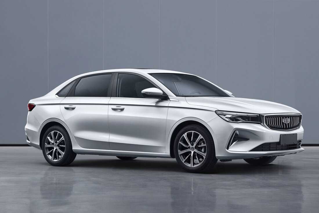 В России официально представлен новый седан Geely Emgrand 2023, это относительно бюджетный автомобиль по классу сопоставимый с Volkswagen Polo или Kia Rio, но по размерам длина 4638 мм близкий к Kia Cerato или Hyundai Elantra