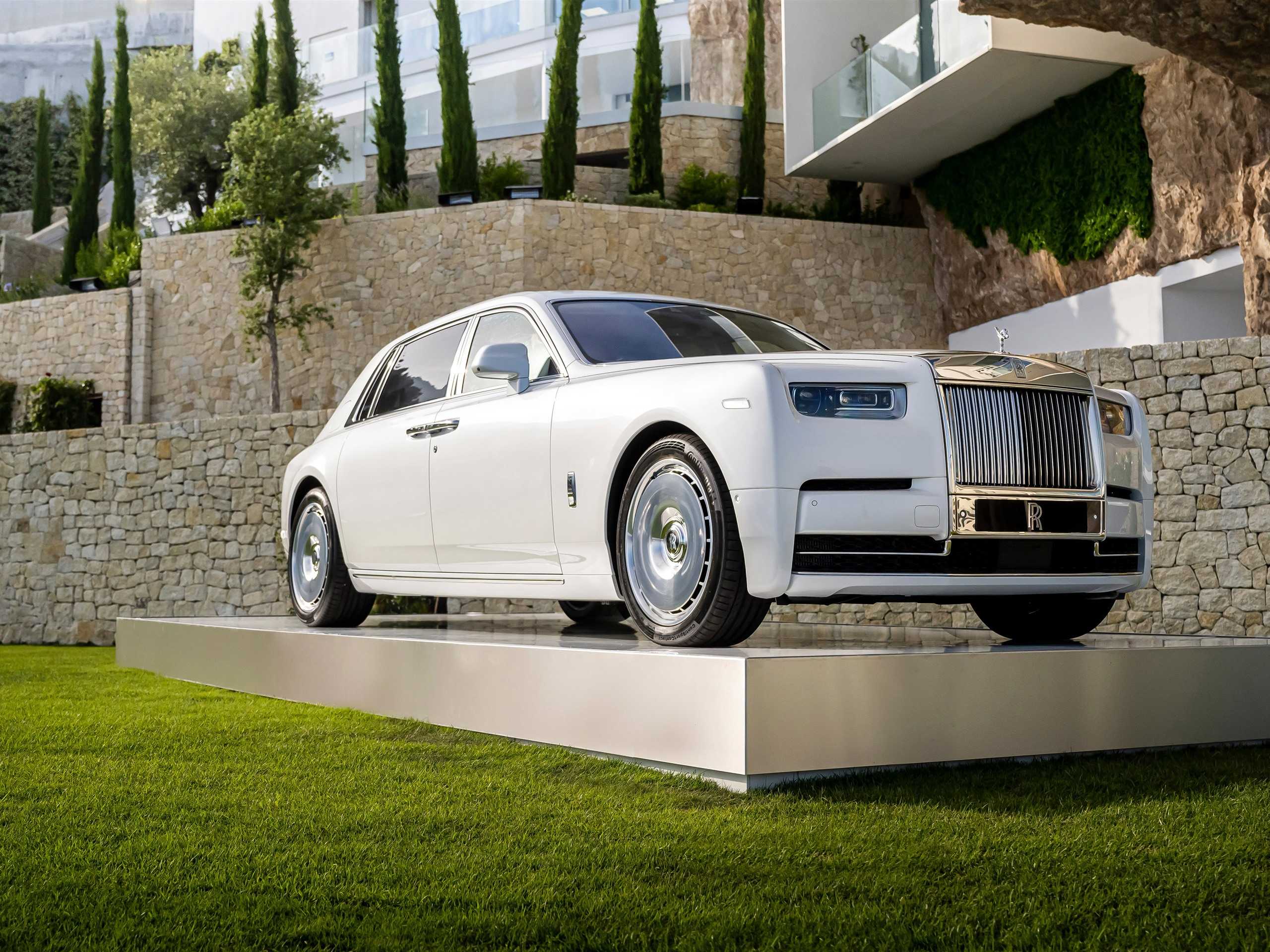 2023 rolls royce phantom all price, mileage, top speed and specification
