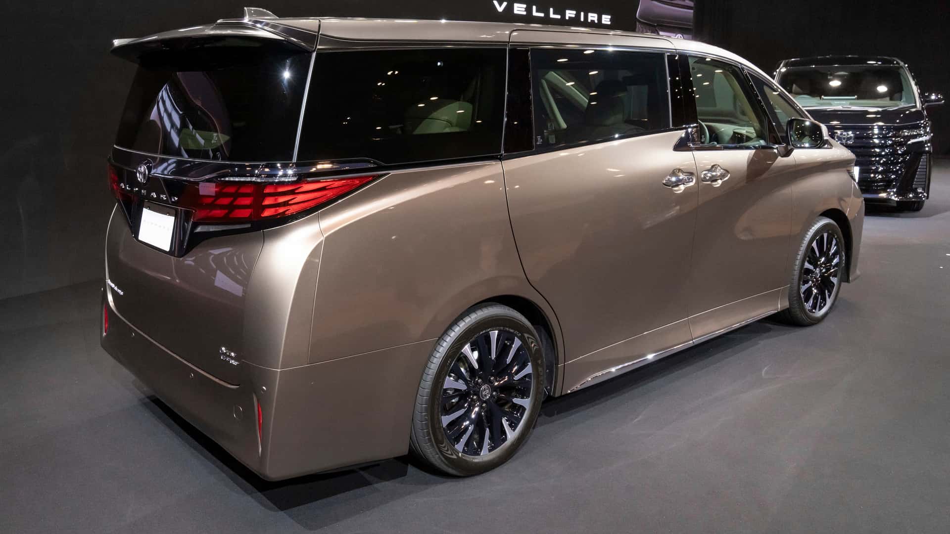 Toyota alphard обзор