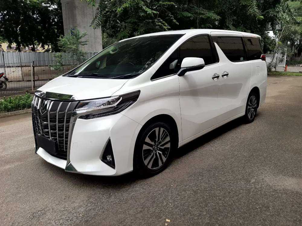 Предшествующее обновление популярного минивэна Toyota Alphard произошло всего несколько лет назад, но, желая удержаться в числе лидеров и в не самом