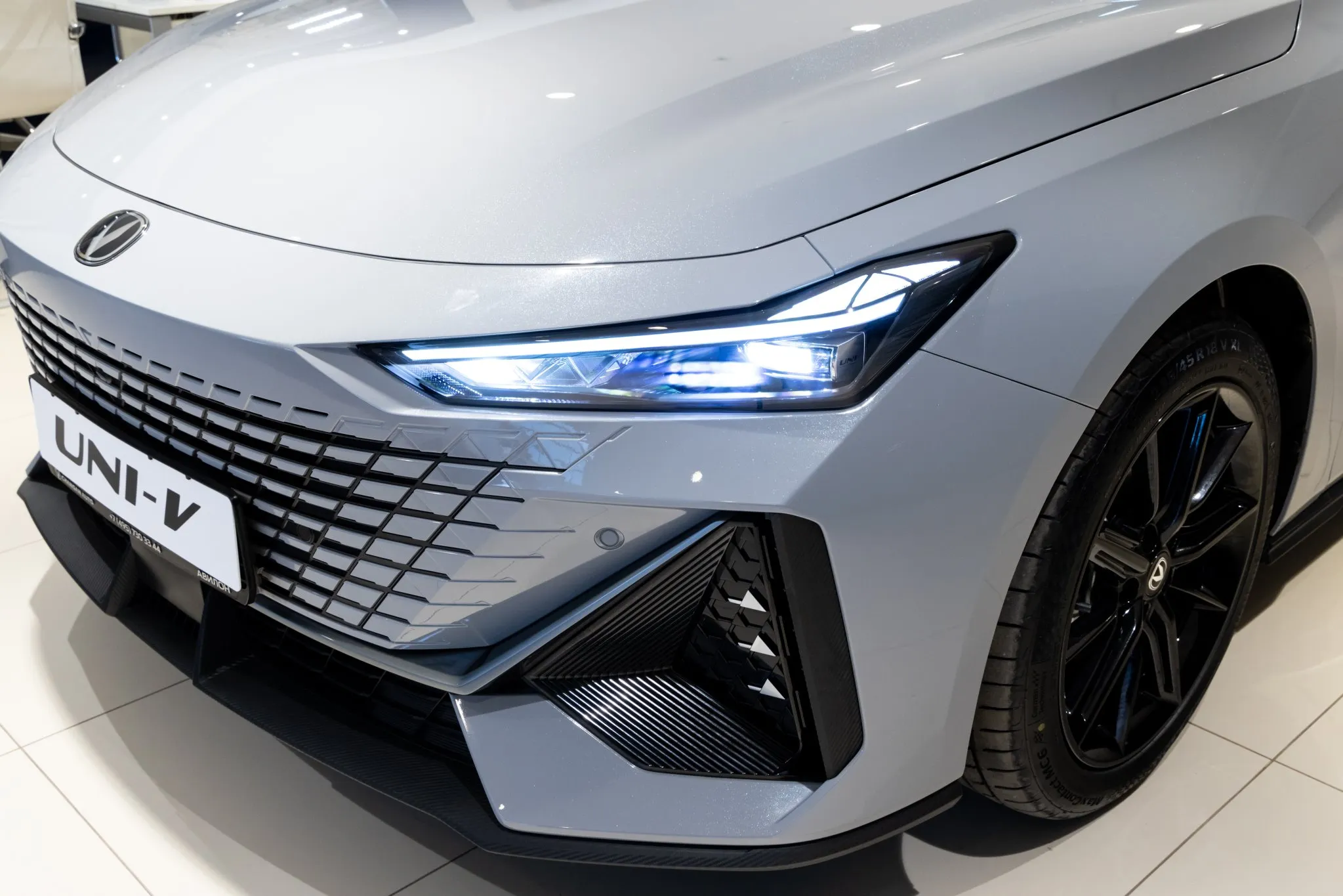 Новинки changan 2023 в россии: лифтбек uni-v, паркетник uni-t и гибрид uni-k