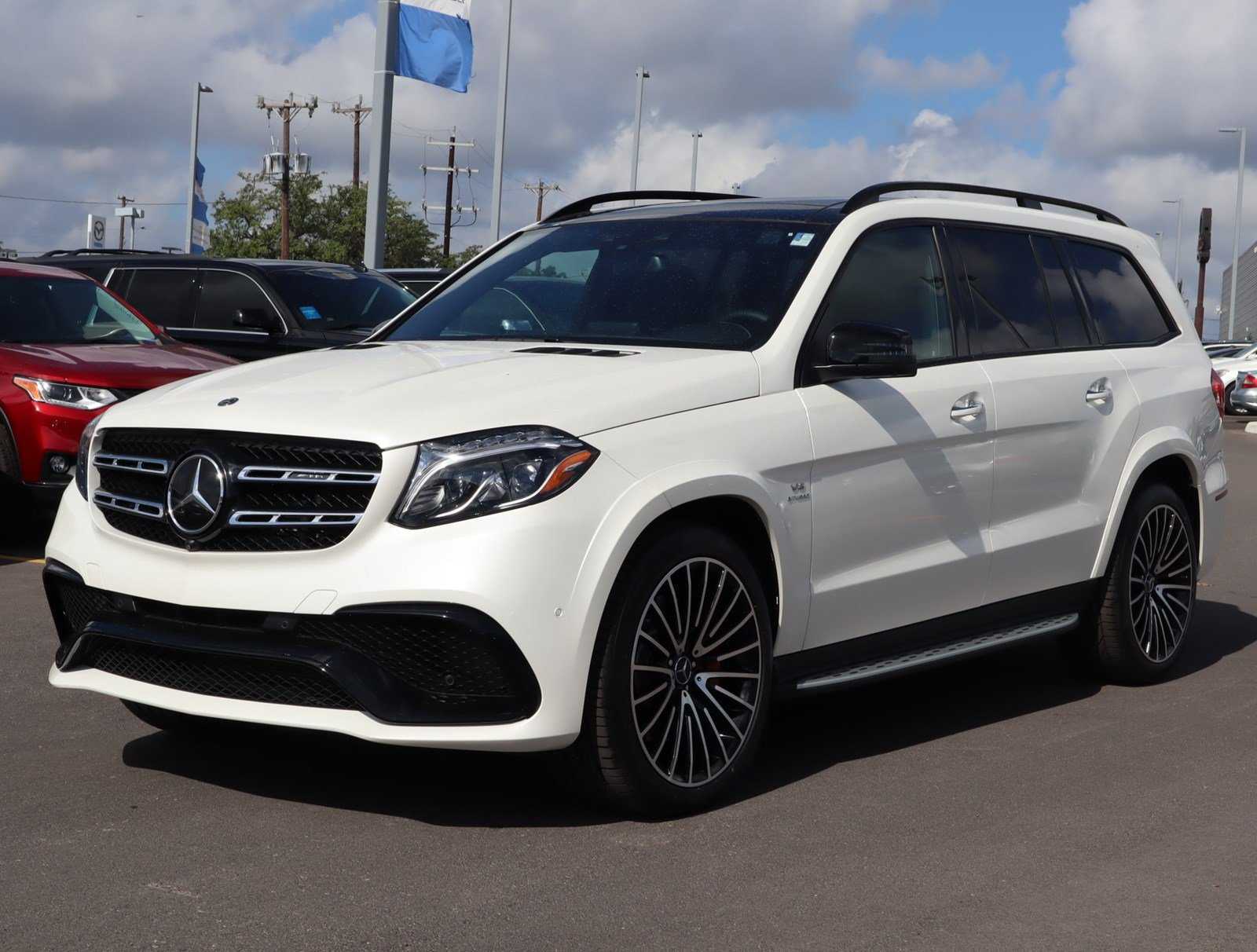 Mercedes GLS 2020 модельного года, комплектации и цены, фото, модификации и опции в России, 400d, 450, AMG63, технические характеристики и видео тест-драйв