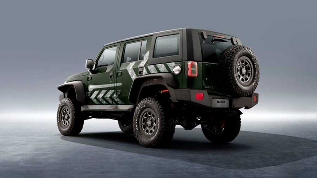 В конце года в России начнутся продажи рамного внедорожника BAIC BJ40 Plus в Китае Beijing BJ40 Plus, а сейчас производитель опубликовал комплектации и цены