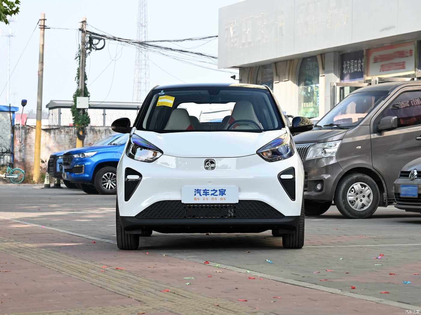 В 2024 году на российском рынке появится новый суббренд Chery - Chery NEV New Energy Vehicle, созданный специально для электромобилей и гибридов Для новой марки Чери NEV будет создана отдельная дилерская сеть насчитывающая 70 центров