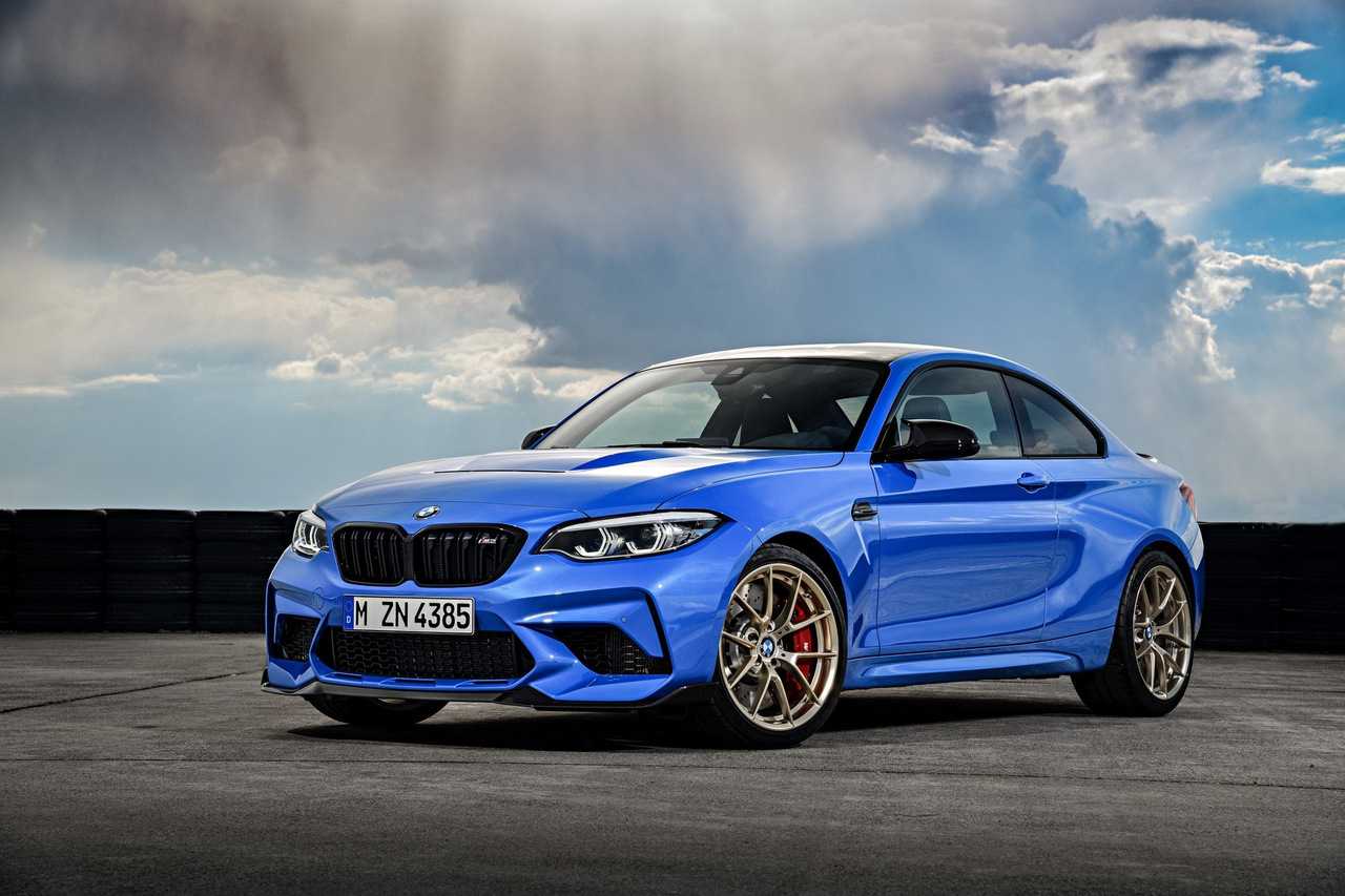 Представлен спорткар BMW M2 нового поколение в кузове G87 Главная новость: модель осталась классическим заднеприводным купе с бензиновым рядным агрегатом, никакой гибридной начинки или полного привода Мощность силовой установки: 460 лc и 550 Hm