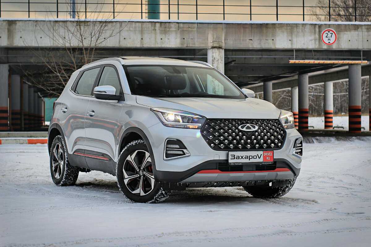 Редкий Chery доживает до трехлетнего возраста без модернизации, вот и Tiggo 4 обновился - такие машины обозначаются как Pro Обычно в рестайлинг