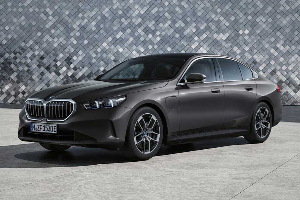 Bmw i5 и 5-series touring 2025 года дебютируют с большим багажником и мощностью до 593 л.с