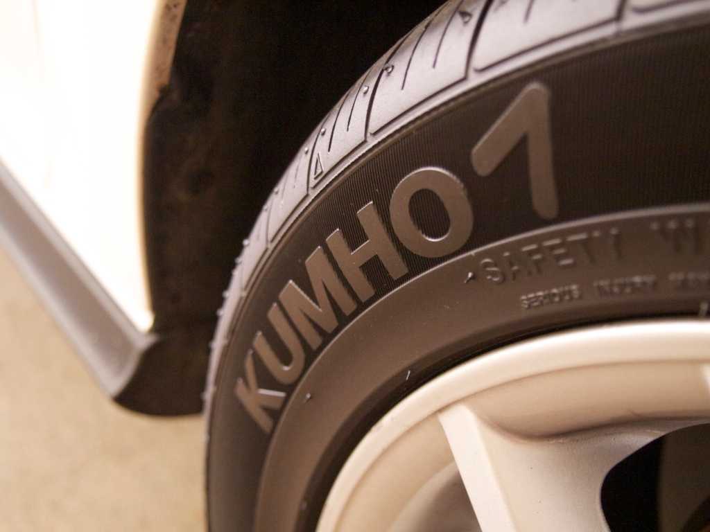В китае разгорается скандал вокруг дефектных шин kumho. kumho где производят шины