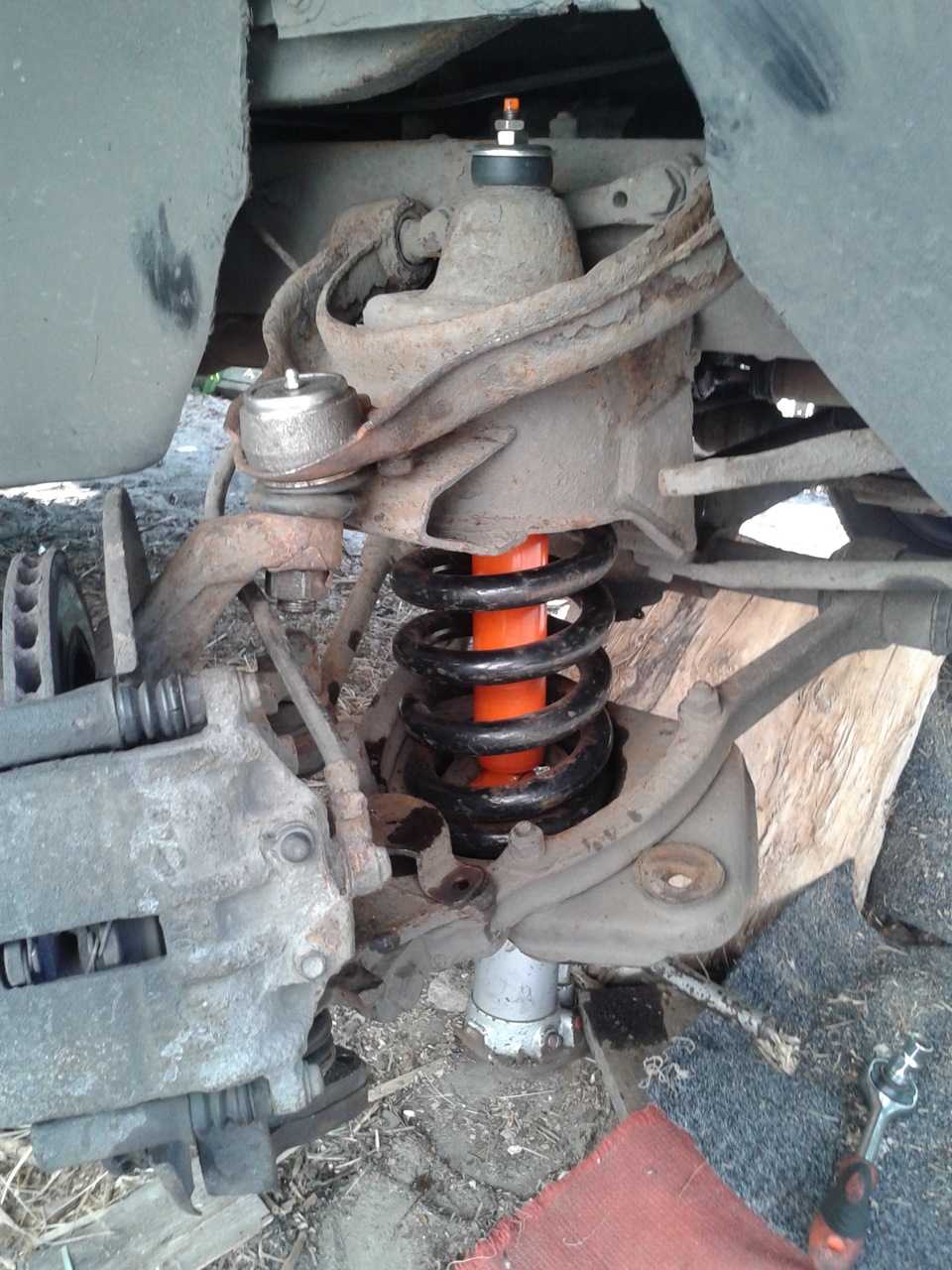 Замена передних амортизаторов на renault duster