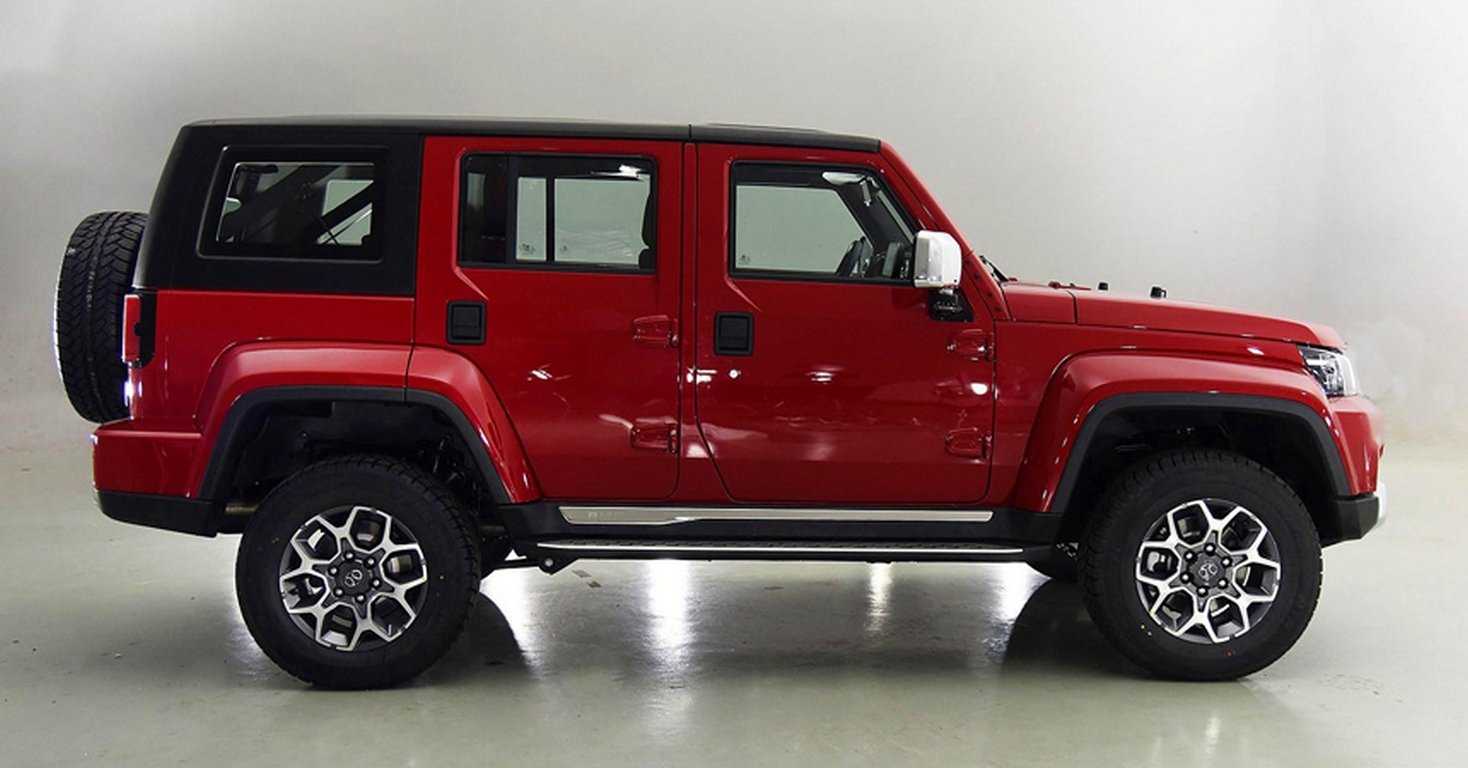 Первые прототипы Beijing BJ40 - китайского Джип Вранглер, концерн BAIC демонстрировал на различных выставках еще с конца нулевых И только в 2013 году